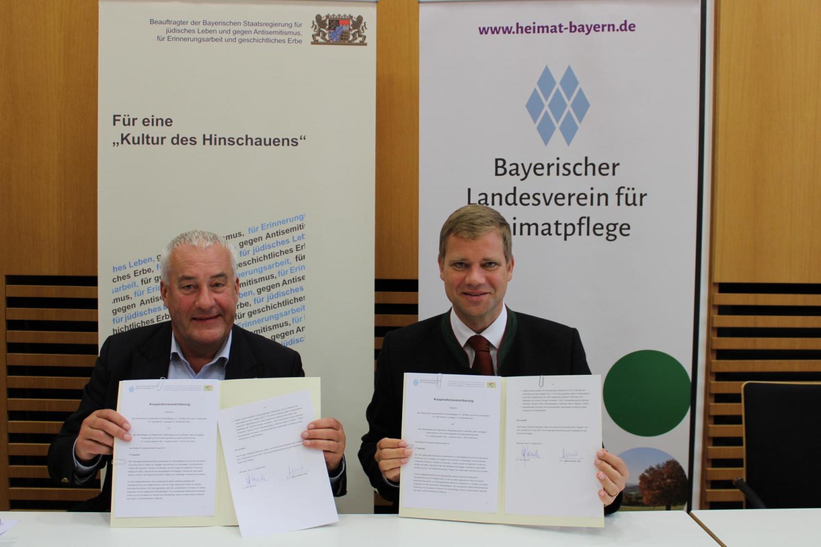 Dr. Ludwig Spaenle, Beauftragter für jüdisches Leben und gegen Antisemitismus, für Erinnerungsarbeit und geschichtliches Erbe mit Dr. Olaf Heinrich, Erster Vorsitzender des Landesvereins und Bezirkstagspräsident von Niederbayern